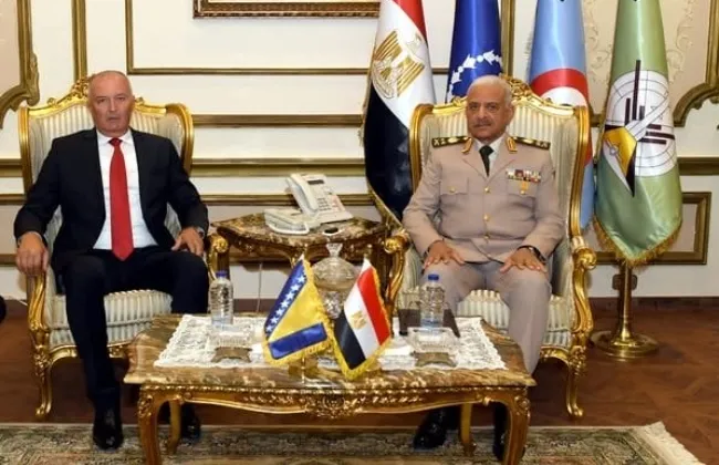 الفريق أول عبد المجيد صقر يلتقى وزير الدفاع لدولة البوسنة والهرسك 