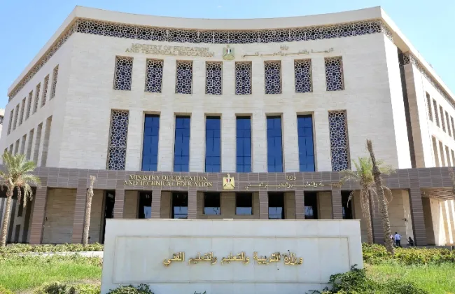 وزارة التعليم تقرر فصل الطالب المعتدى على معلم لمدة عام دراسى 
