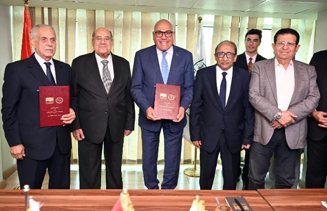 توقيع مذكرة للتفاهم بين العربية للتصنيع والمحكمة العربية للتحكيم 