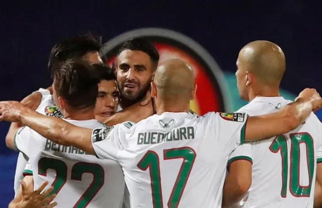 الجزائر تتقدم على السودان في الشوط الأول تحت أنظار زيدان