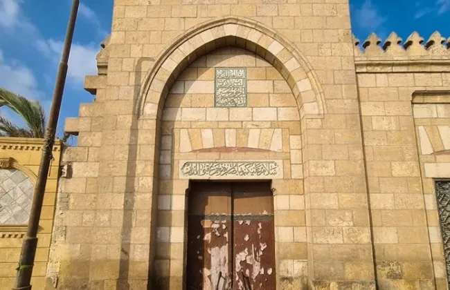 القاهرة تحسم الجدل حول مقبرة أحمد شوقي ونقل رفاته لمقابر الخالدين