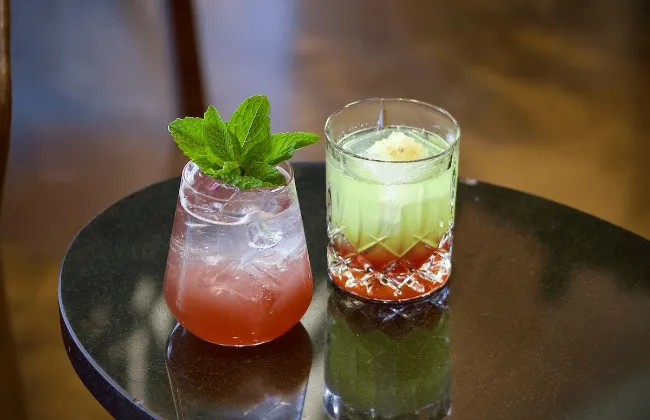 الماتشا والعناية بالبشرة تتصدران عادات سفر جيل Z في مطارات بريطانيا