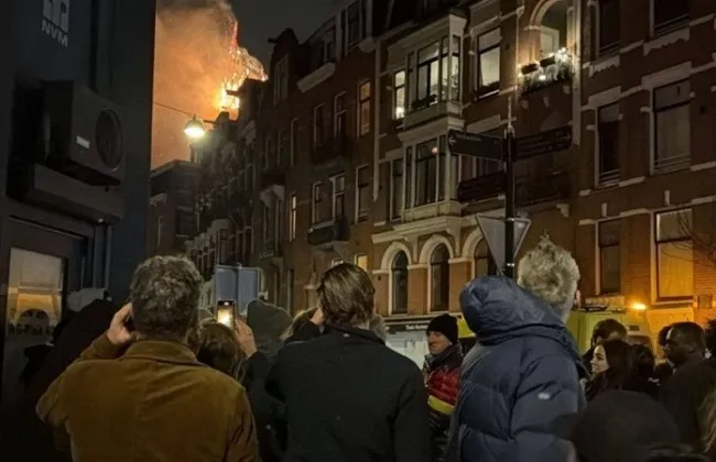 حريق ضخم يدمر كنيسة تاريخية في أمستردام مع بداية 2026