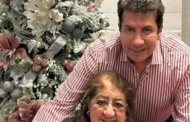 هاني رمزي: والدتي كانت تتفانى في خدمة المحتاجين