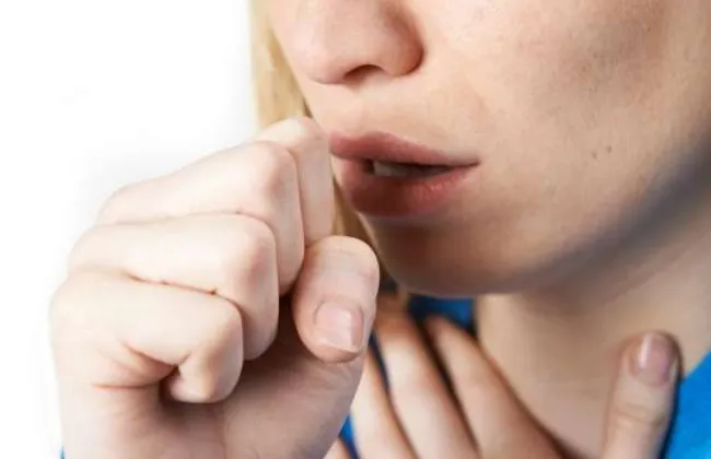 الكحة الجافة.. أسباب شائعة وطرق طبيعية للتخفيف من حدتها