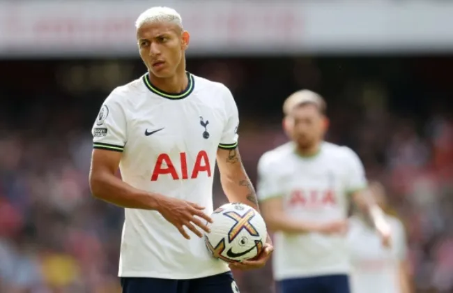 توماس فرانك يعلن غياب ريتشارليسون 7 أسابيع عن توتنهام بسبب الإصابة