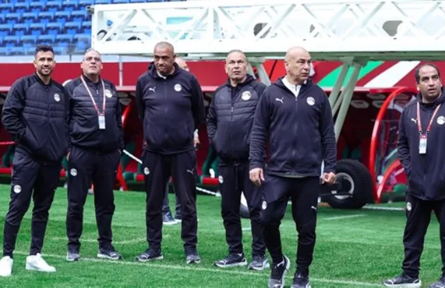 منتخب مصر يتفقد أرضية ملعب مباراة نيجيريا