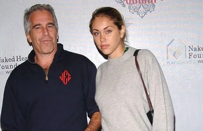 من هو جيفري إبستين؟.. قصة رجل ارتبط اسمه بقضية الاتجار بالبشر