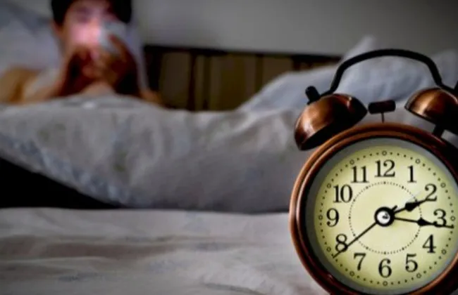 مختصون يحذرون من السهر وقلة النوم: خطر مباشر على المناعة والتركيز