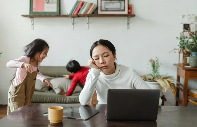 دراسات نفسية: دعم الأسرة مفتاح نجاح المرأة في التوازن بين العمل والحياة