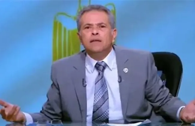 توفيق عكاشة يشيد بإعلام إبراهيم عيسى ويصفه بالنموذج المهني