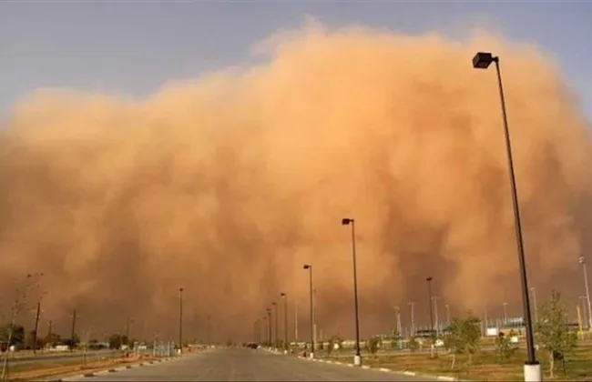 الأرصاد: العاصفة الترابية تنحسر تدريجيًا وتحسن مرتقب في الطقس