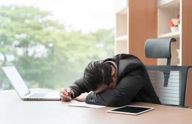 منظمة الصحة العالمية تحذر: الجلوس لفترات طويلة يرفع خطر أمراض القلب والسكري