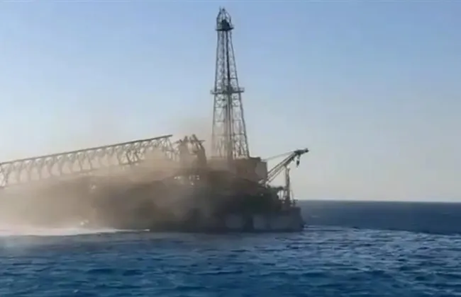 تفاصيل حادث غرق منصة البترول 300