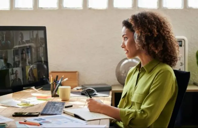 كيف توازنين بين طموحك المهني واستقرار بيتك؟