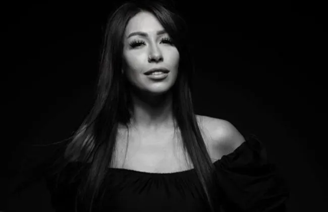 داليا فؤاد تشن هجوماً على عمرو أديب