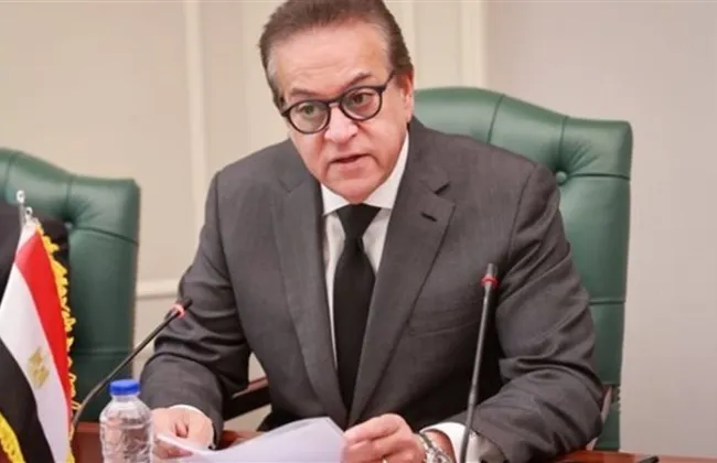  وزارة الصحة تدرس إدخال الروبوتات الجراحية والذكاء الاصطناعي في جراحات العظام