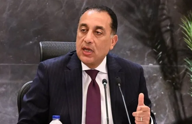 استثناء كامل للمدارس والجامعات من قرار العمل عن بعد رغم تطبيقه في قطاعات أخرى