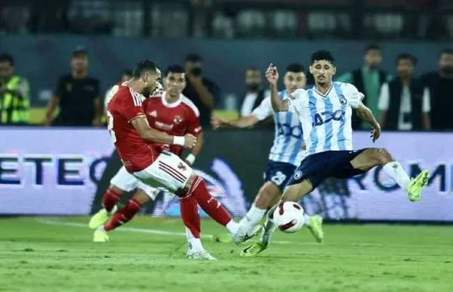 التعادل السلبي يحسم الشوط الأول بين الأهلي وبيراميدز في صراع حسم لقب الدوري