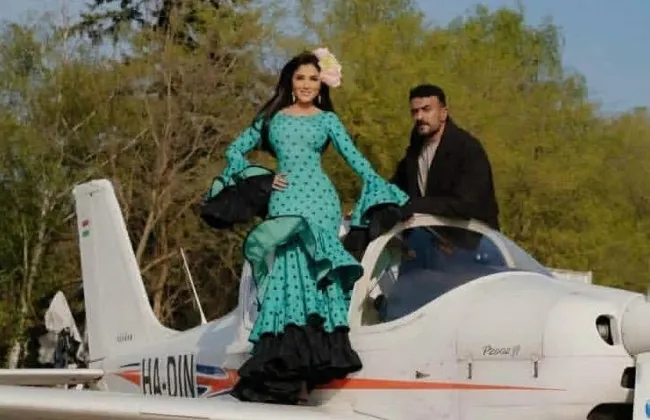 أحمد العوضي ومي عمر في باريس لتصوير 