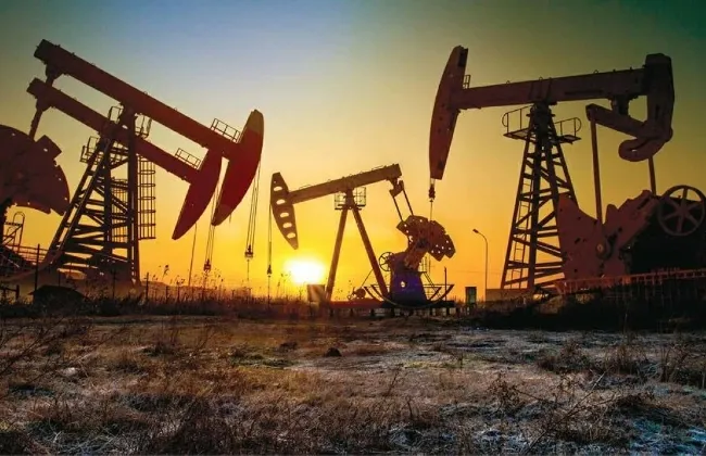 طبول الحرب في هرمز.. برنت يقفز لـ 115 دولاراً بعد هجمات متبادلة وتوتر 