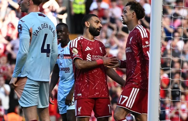 ليفربول يتعادل مع برينتفورد ويصعد لدوري الأبطال في ليلة وداع صلاح وروبرتسون