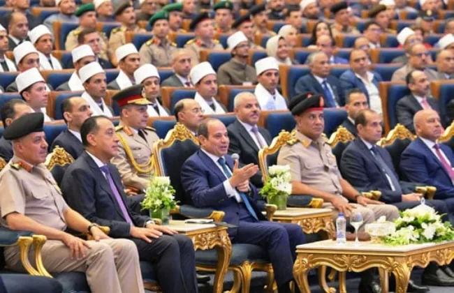 الرئيس السيسى: ندرس توفير بعثات خارجية لأوائل الدفعة الثالثة لأئمة الأوقاف