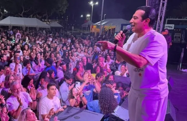 إيهاب توفيق يُحيى حفلاً كامل العدد فى مهرجان OC MENA بكاليفورنيا