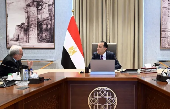 رئيس الوزراء يتابع مشروع إعادة هيكلة عدد من وحدات الجهاز الإدارى للدولة