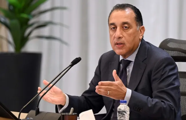 رئيس الوزراء يتابع جهود تنفيذ الخطة الاستراتيجية لتحلية مياه البحر