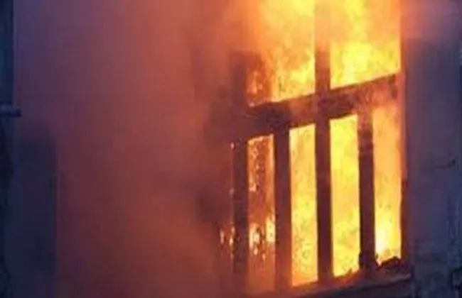 ضبط عاطل أشعل النار بشقة والديه وإصابتهما ببولاق الدكرور