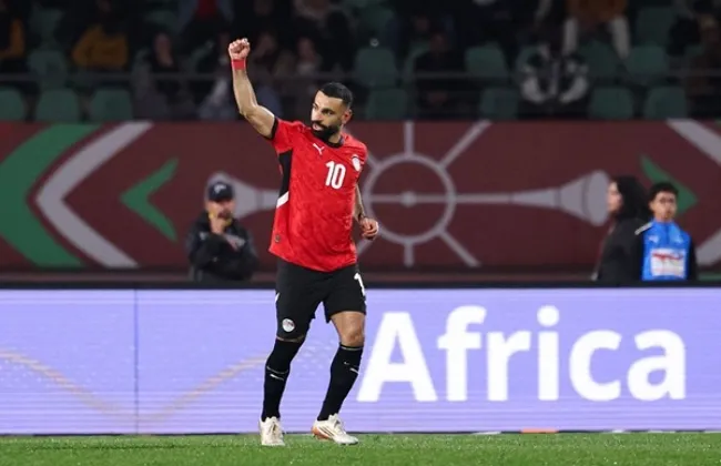محمد صلاح يخضع لأشعة غداً بعد شكواه من آلام الخلفية فى مباراة مصر وإيران