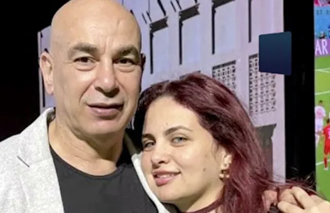 حسام حسن يحتفل مع زوجته بعد التأهل بكأس العالم: أنتِ وش السعد عليّ