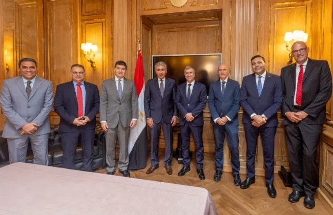 وزير السياحة يلتقي مسئولي كبار منظمي الرحلات الإيطالية لزيادة السائحين إلى مصر