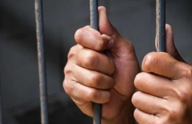 التحقيق مع شاب أنهى حياة والده وأشعل النيران في جثته بالشرقية