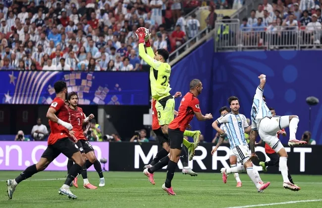 منتخب مصر يودع كأس العالم بالهزيمة أمام الأرجنتين 3-2 في مباراة بطولية