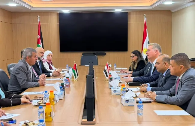 وزير البترول يبحث مع نظيره الأردني تعزيز التكامل في الطاقة والتعدين