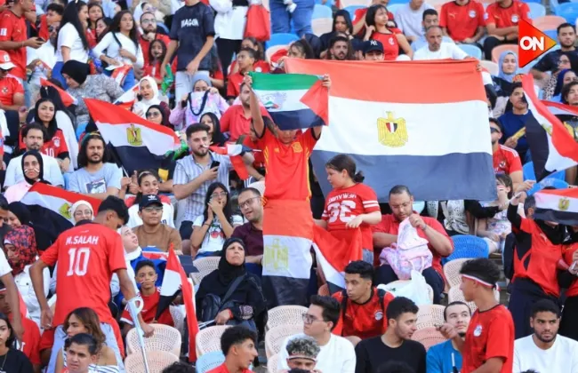 الجماهير تحمل علم فلسطين فى احتفالية منتخب مصر بإنجاز كأس العالم
