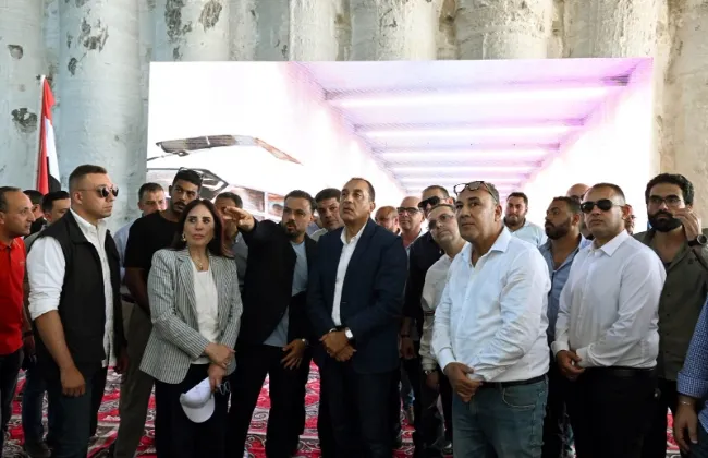 رئيس الوزراء يتفقد مشروع نفق الطريق الساحلى 