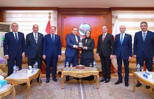 رئيسة هيئة النيابة الإدارية تستقبل رئيس الهيئة الوطنية للانتخابات