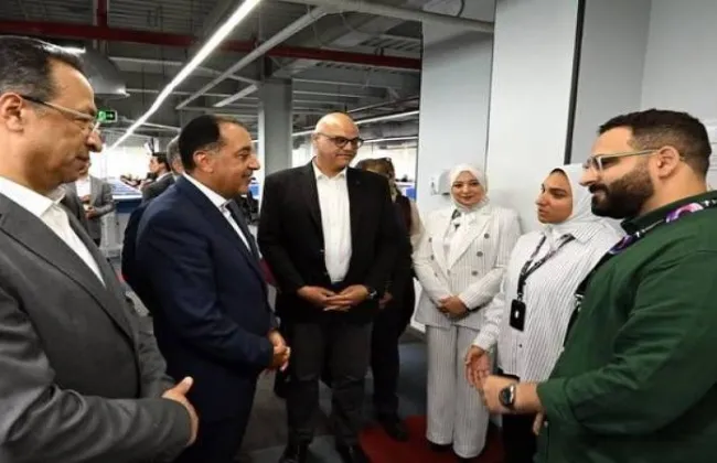 رئيس الوزراء يتفقد شركة (Teleperformance – تيلى بيرفورمانس) الفرنسية