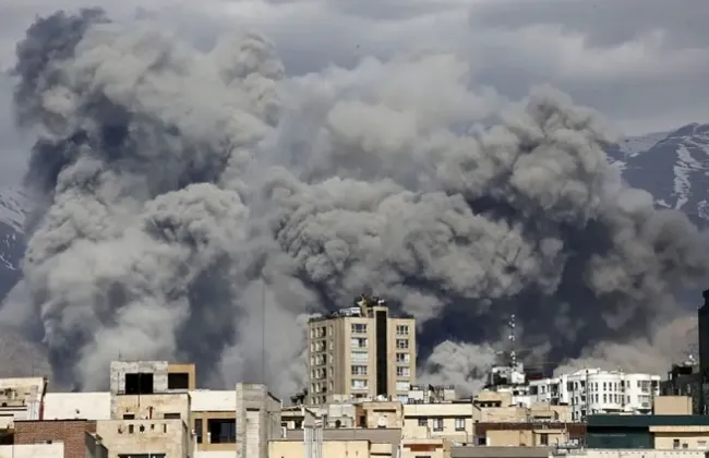 أمريكا تشن هجومًا واسعًا على إيران.. 100 هدف إيرانى فى مرمى النيران وترامب يهدد بالمزيد