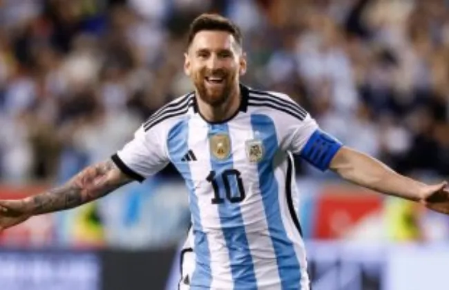 الأرجنتين تعلن إيقاف كل مباريات الدوري عند الدقيقة 10 تكريمًا لـ ميسي