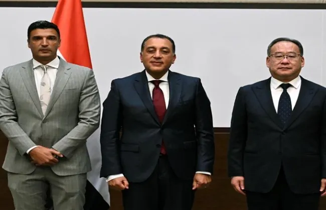 مذكرة تفاهم بين وزارة الصناعة و«لينج لونج» الصينية لإنشاء مجمع صناعى لإنتاج الإطارات