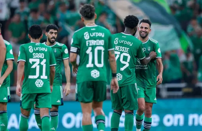 الأهلى يتقدم على الرياض 3-0 فى الشوط الأول