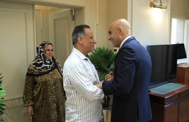 كرامة المعلمين خط أحمر.. وزير التعليم يكرم مديرى مدرستى برقطا والشهيد أحمد سمير