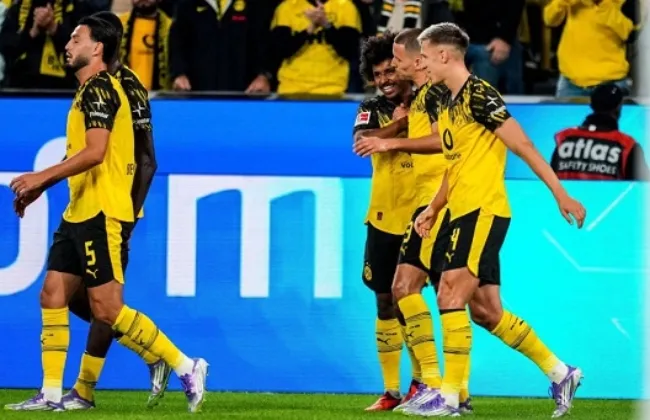 بوروسيا دورتموند يهزم باديربورن بثلاثية ويواصل انطلاقته المثالية بالدوري الألماني