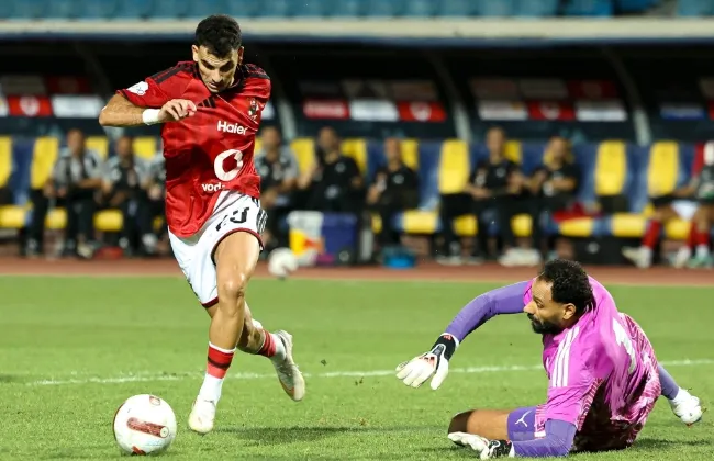الأهلى يهزم أبو قير للأسمدة بهدفين ويتصدر ترتيب الدورى المصرى