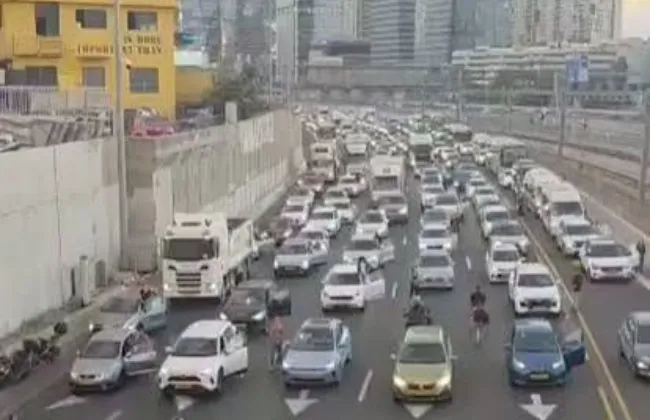 صافرة حداد ودقيقة صمت فى شوارع تل أبيب إحياء لذكرى أحداث 7 أكتوبر