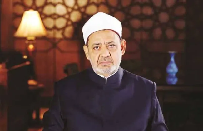 شيخ الأزهر يطمئن على صحة البابا ليو الرابع عشر ويتمنى له الشفاء العاجل
